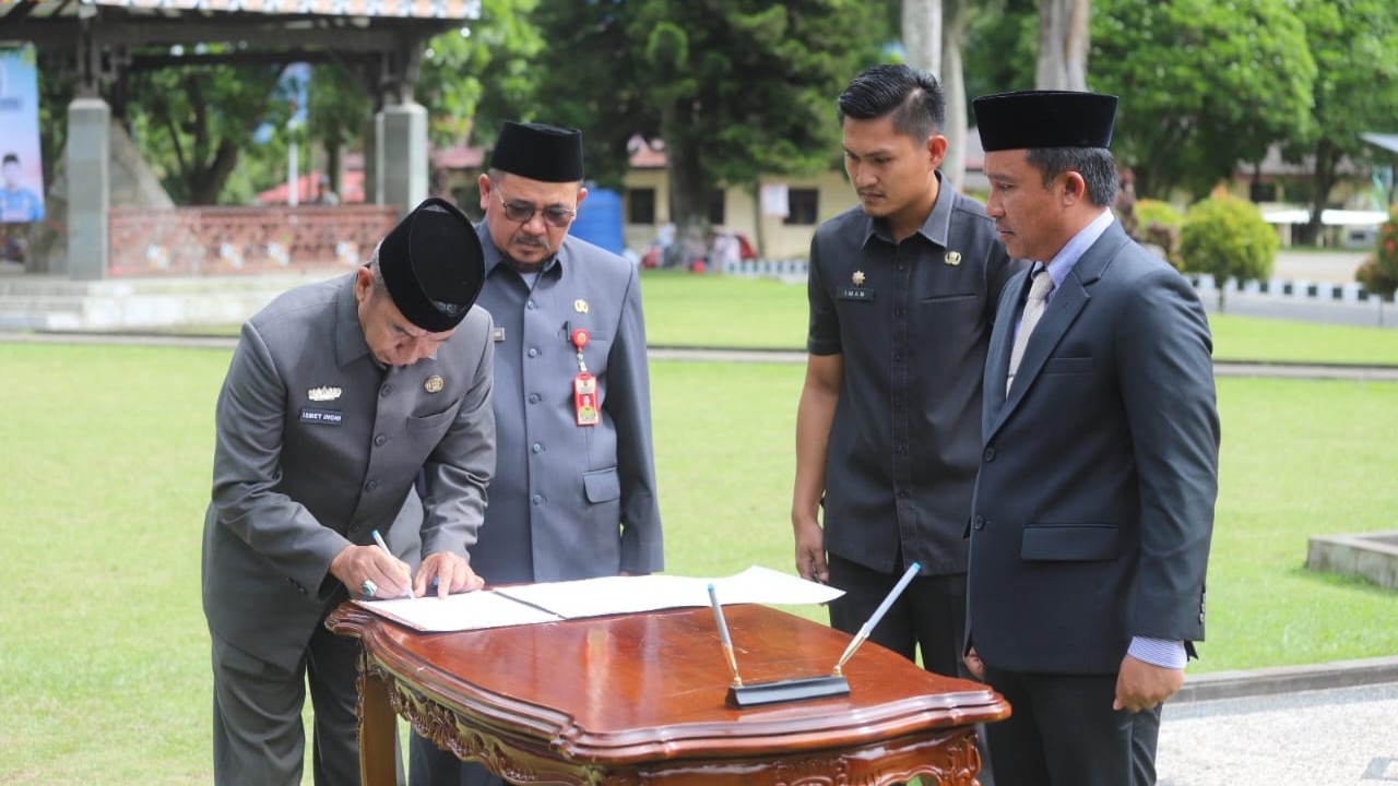 Bupati Parosil Lantik 2.296 PPPK Paruh Waktu Lampung Barat