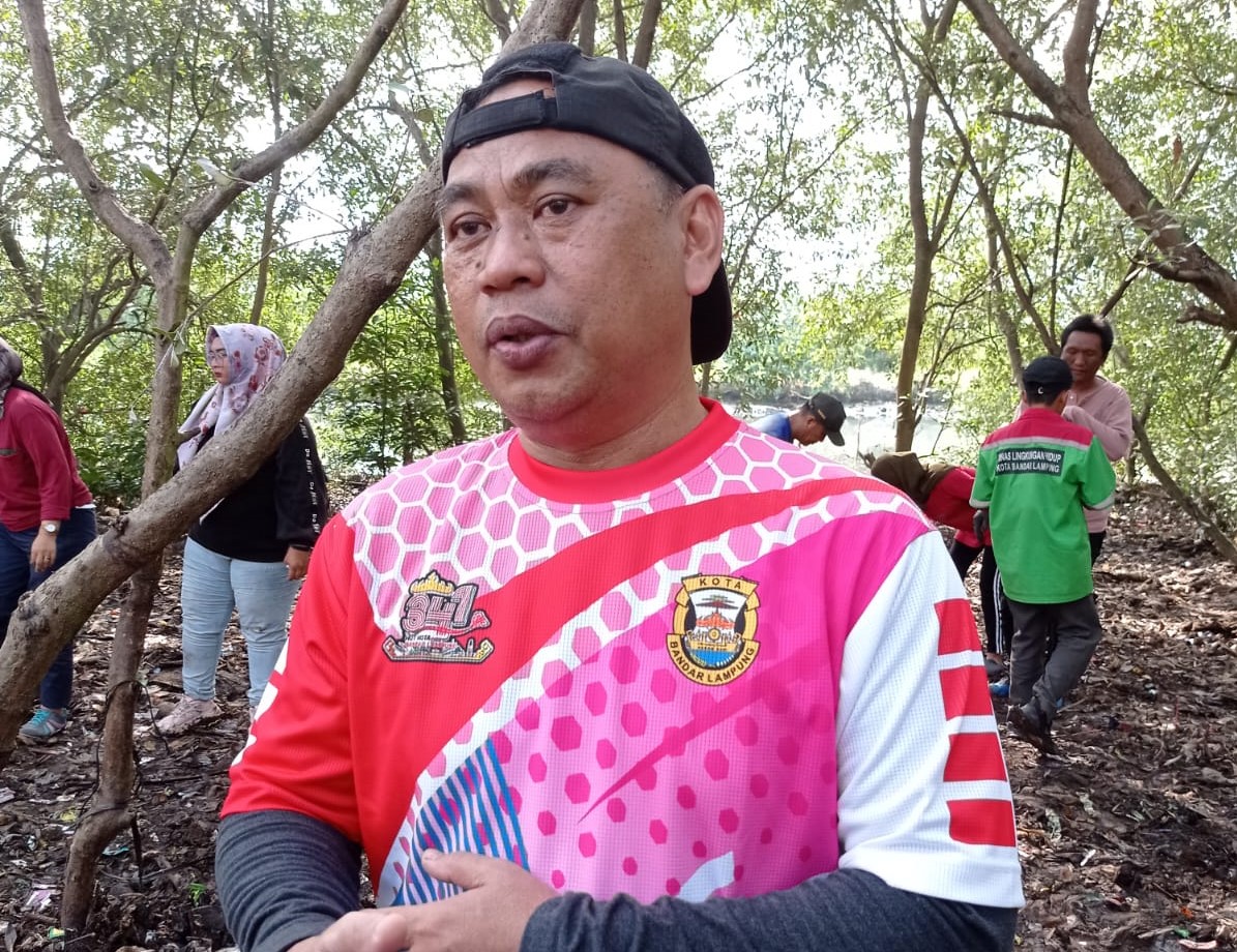 Bersih-bersih Sampah di Pulau Pasaran, Budiman: Kesadaran Masyarakat Sangat Dibutuhkan