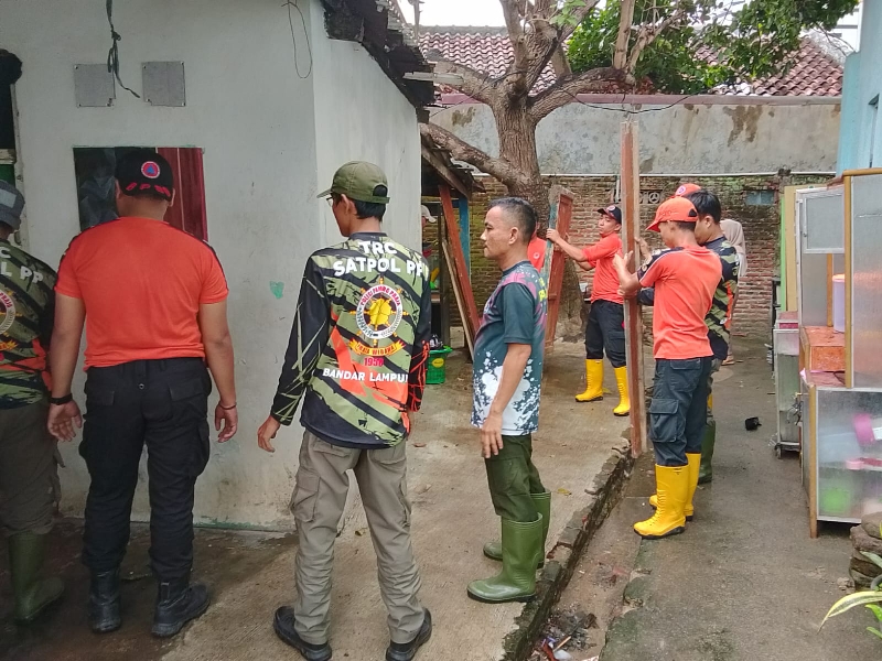 Rumah Warga di Sumur Putri Roboh Diterpa Hujan Deras dan Angin Kencang