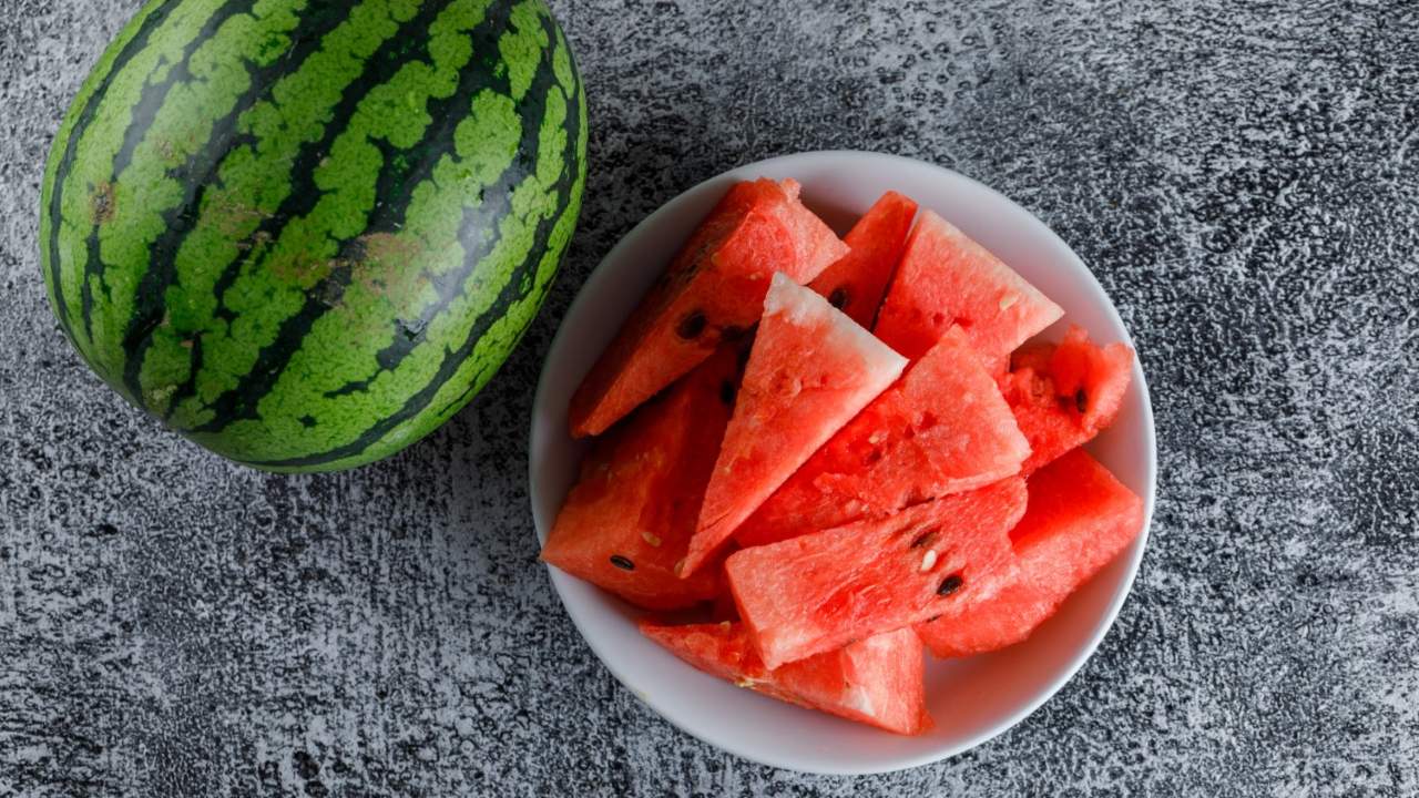 6 Manfaat Semangka untuk Kesehatan Tubuh dan Kecantikan Kulit