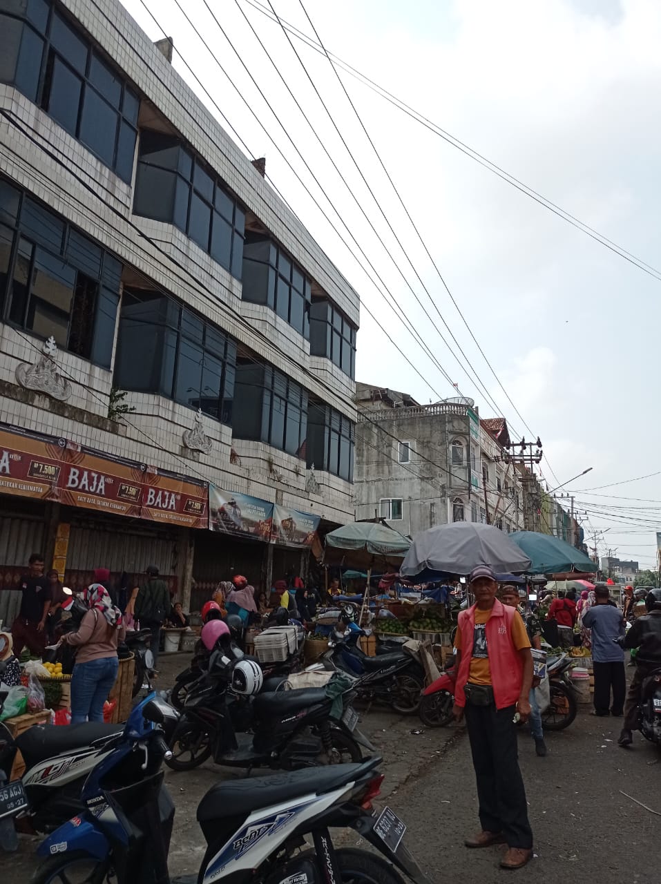 Pedagang Khawatir Kehilangan Pelanggan Jika Dipindah saat Revitalisasi Pasar Pasir Gintung