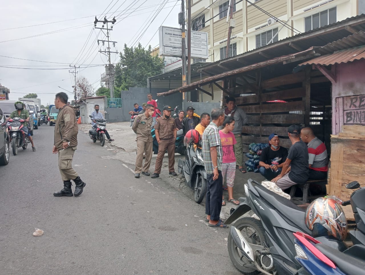 Satpol PP Bandarlampung Tertibkan PKL di Sekitar Jl. Imam Bonjol