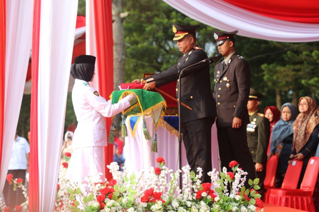 Upacara Penurunan Bendera Merah Putih di Lampung Barat Berlangsung Khidmat