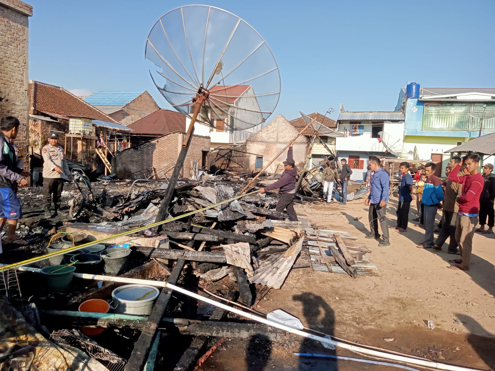 Kecamatan Way Tenong Buka Posko Peduli Kebakaran Tujuh Rumah di Pasar Kamis 