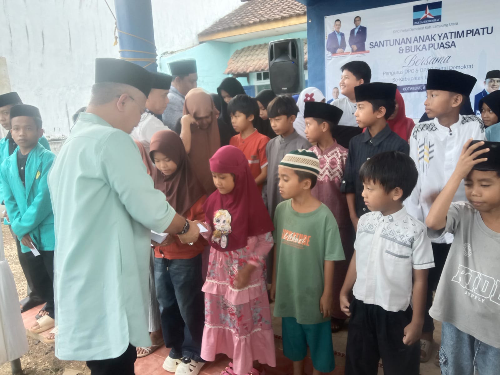 DPC Demokrat Lampura Gelar Buka Puasa Bersama dan Santuni 100 Anak Yatim