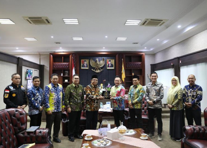 PJ Gubernur Samsudin Terima Kunjungan Kerja Ketua Bawaslu Lampung Iskardo P. Panggar 
