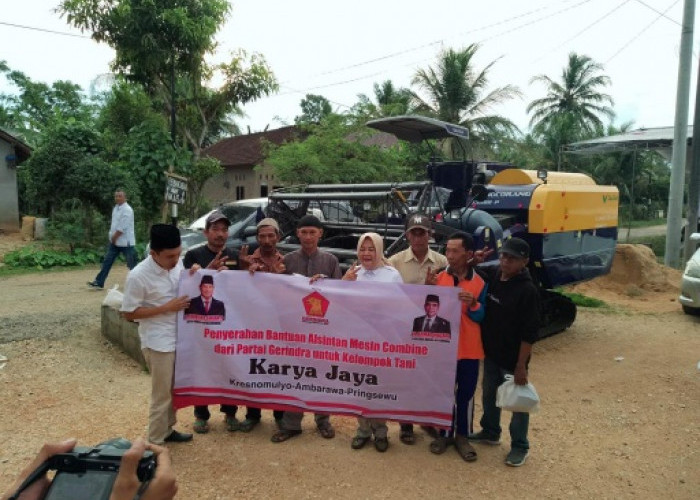 Wakil Ketua I DPRD Lampung Beri Bantuan Alsintan Dan Paket Sembako Kepada Gapoktan Karya Tani