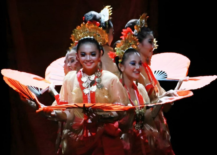 Tarian Kipas Pakarena: Warisan Lembut dari Tanah Gowa