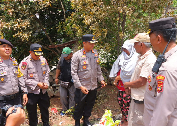 Bantu Korban Kebakaran di Way Gubak, Kapolresta Bandar Lampung Bawa Bantuan Sembako