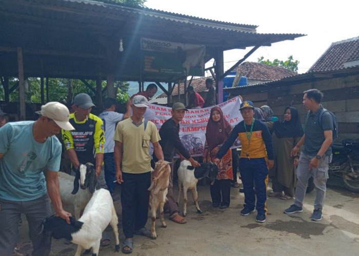 Camat Kebun Tebu Hadiri Penyerahan Bantuan Program Ketahanan Pangan dan Stunting Dana Desa Tugu Mulya