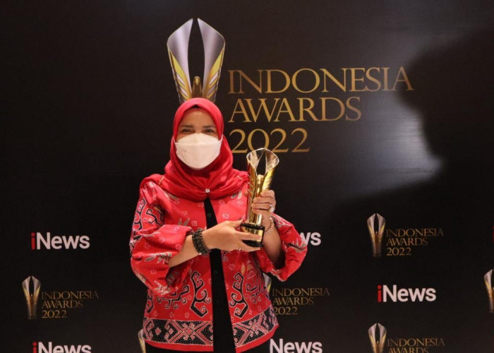 Eva Dwiana Raih Penghargaan di Indonesia Award 2022