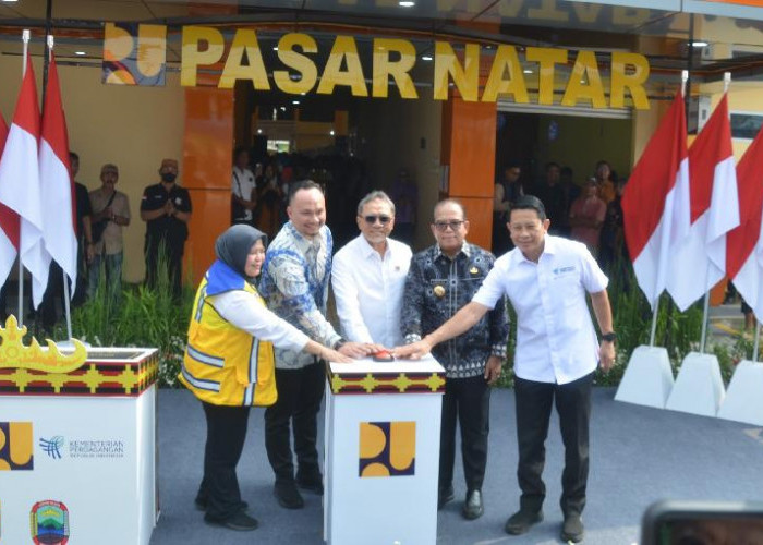 Pj Gubernur Lampung Dampingi  Menko Bidang Pangan Resmikan Pasar Natar