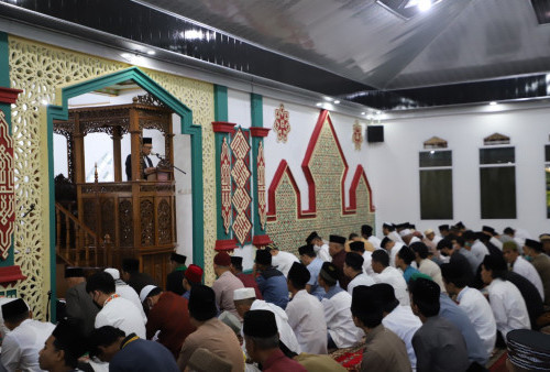 Wabup Lambar Shalat Idul adha Sekaligus Serahkan Hewan Kurban di Masjid Baiturrahim 
