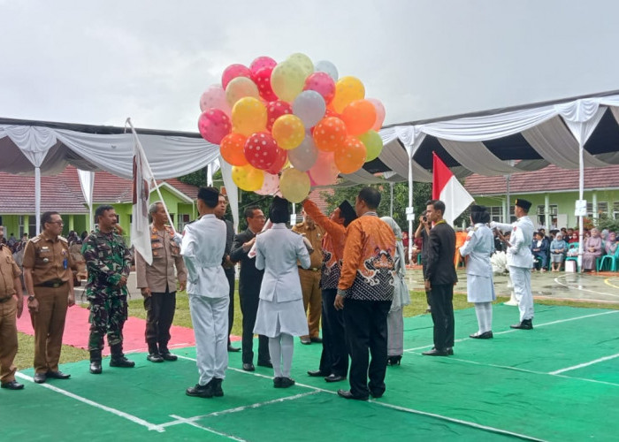 Pelepasan 263 Siswa Kelas XII SMAN 1 Way Tenong Berlangsung Meriah dan Penuh Haru