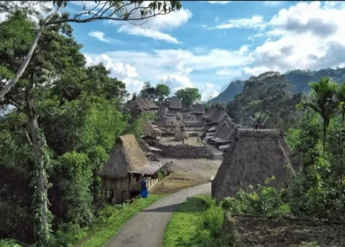 Menembus Lorong Waktu di Desa Adat Bena, Flores