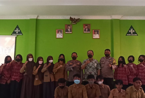 Ajak Siswa-Siswi Disiplin, Kasat Binmas Goes To School