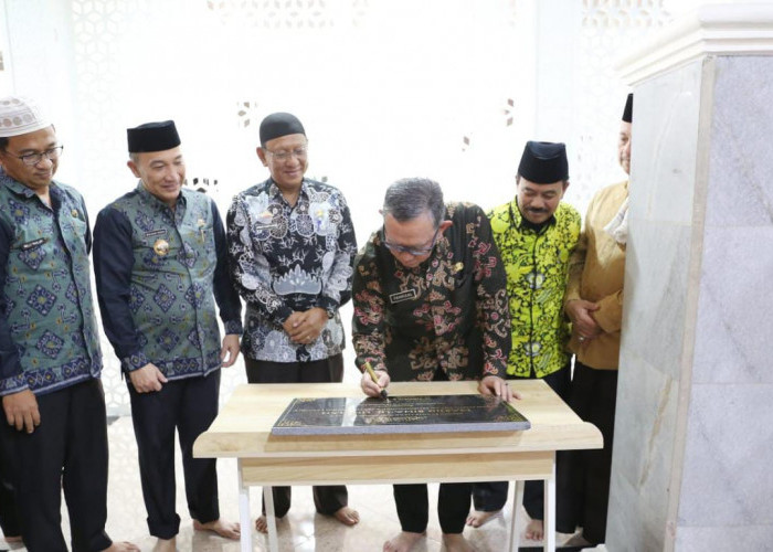 Sekdaprov Lampung Resmikan Masjid Bina'ul Ummah