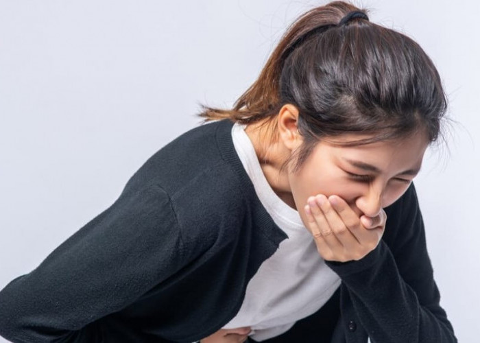 Muntah Hitam Tanda Perdarahan? Kenali Penyebab dan Pertolongan Pertamanya