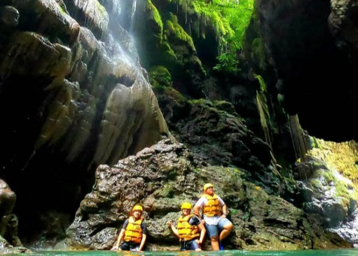 Menjelajah Pesona Alami Green Canyon Ciamis
