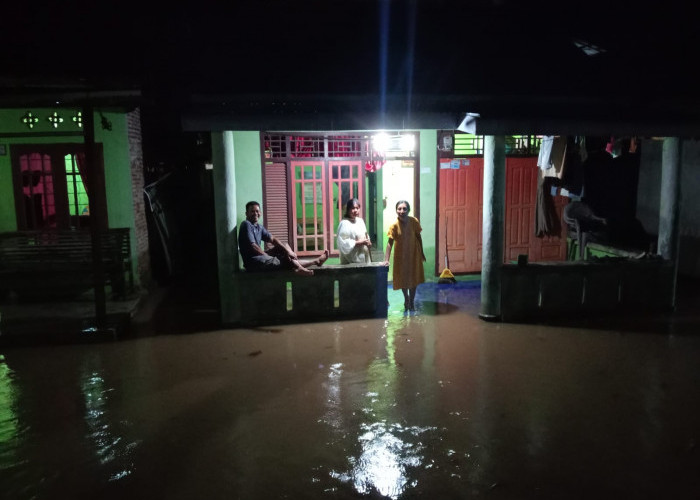 Way Krui Meluap, Sejumlah Rumah Warga Terdampak Banjir