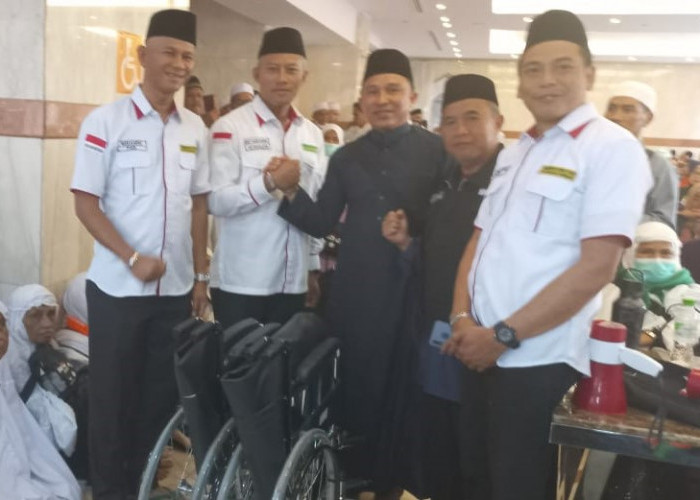Parosil Beri Bantuan Tiga Unit Kursi Roda untuk Jamaah Haji