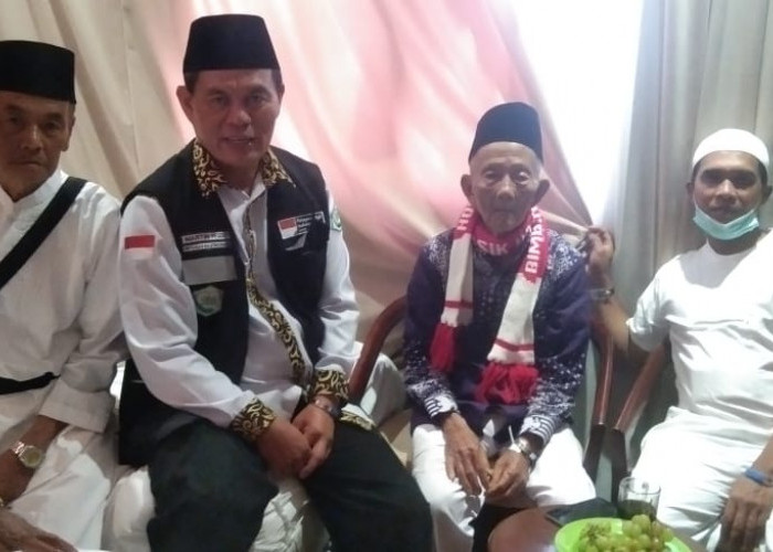 Jelang Armuzna, Petugas Haji Lampung Barat Terus Lakukan Pemeriksaan Kesehatan Jemaah