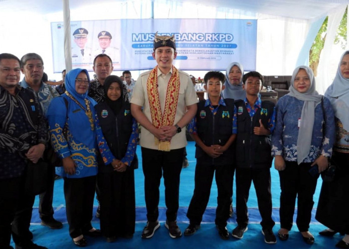 Keberanian Tiga Siswa SMPN Satap 2 Kalianda Diganjar Tabungan Pendidikan dari Bupati Egi