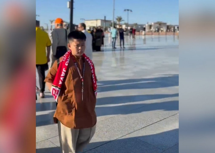 Teuku Giovino Isi Ramadan dengan Perjalanan Spiritual ke Tanah Suci