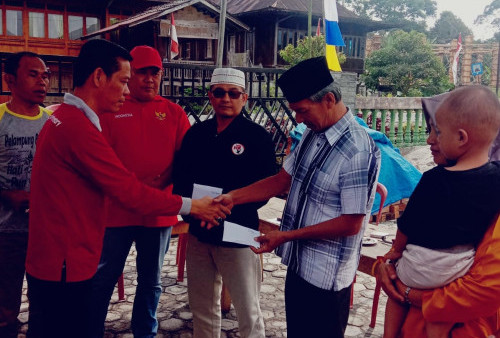 IKABARA Nusantara Serahkan Bantuan Korban Kebakaran di Pekon Kenali 