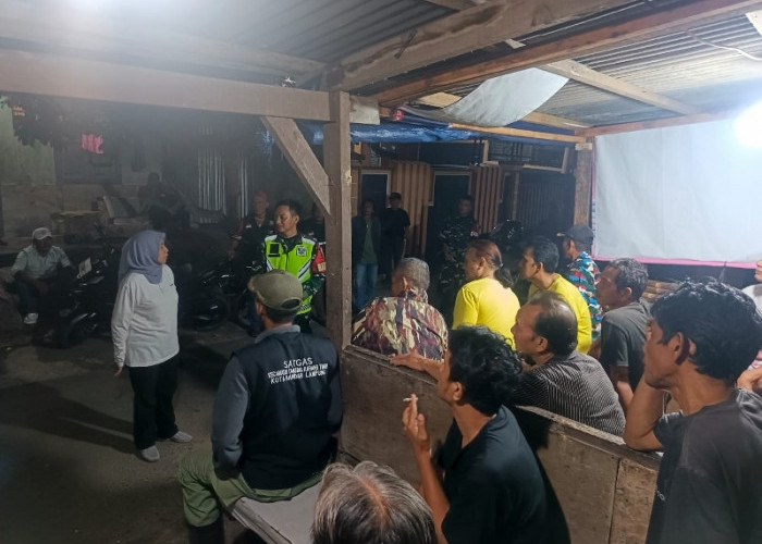 Babinsa Kebon Jeruk Pimpin Siskamling Bersama Warga untuk Jaga Kamtibmas