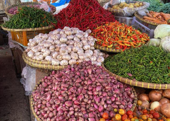 Menjelang Idul Adha, Harga Sembako di Pasar Pasir Gintung Masih Stabil