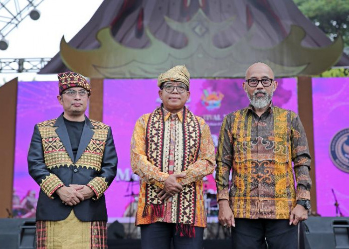 Gubernur Samsudin Buka Festival Krakatau Ke-33 Tahun 2024