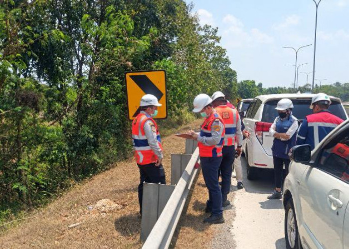 Pastikan Keselamatan Pengguna, PT BTB Periksa Rambu dan Marka Tol Secara Berkala