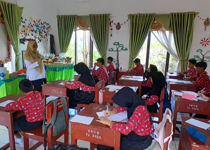 UTS SD di Lampung Barat Mulai Go Digital, SDN 1 Sukapura Terapkan Sistem Hybrid