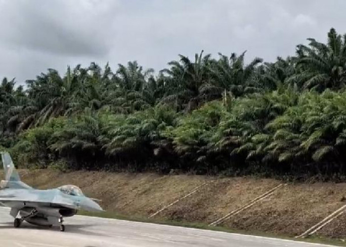 Uji Coba Perdana, Pesawat Tempur F-16 dan Super Tucano Sukses Mendarat di Tol Lampung