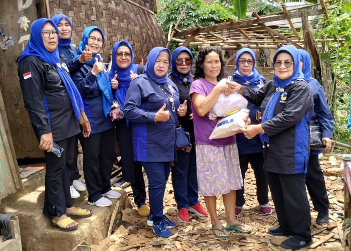 Anggota DPRD Lampura Dewi Murni Salurkan Bantuan Untuk Warga Terdampak Angin Puting Beliung