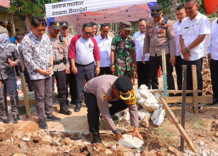 Baksos Presisi, Polresta Bandar Lampung Gandeng Pihak Swasta Bangun Kembali Rumah Korban Longsor