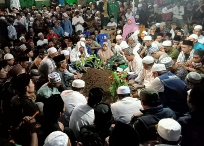 KH Zaenal Mustofa Wafat, Ketua DPRD Lampung Barat: Pulangnya Sosok Panutan 