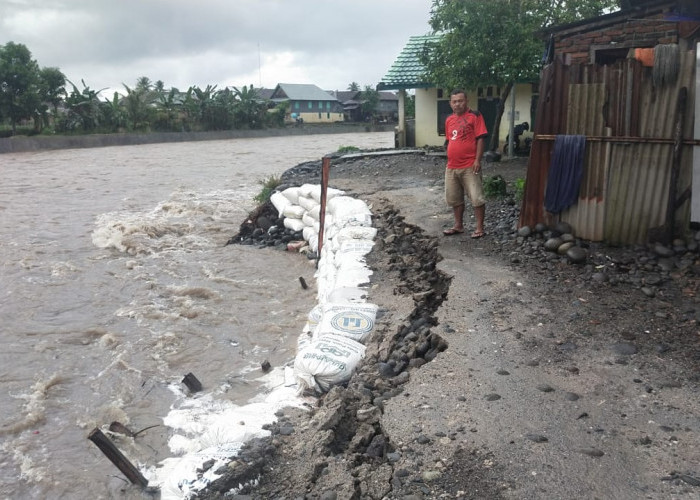 Gak Bahaya Ta? Warga Pesisir Barat Lampung Sering Bangun Rumah di Pinggir Sungai dan Pantai
