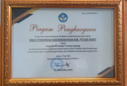 Disdikbud Pesbar Raih Penghargaan Terbaik I Provinsi Lampung