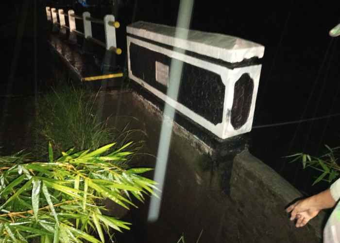 Jembatan di BNS Lampung Barat Tergerus Banjir, Pondasi Menggantung dan Terancam Amblas