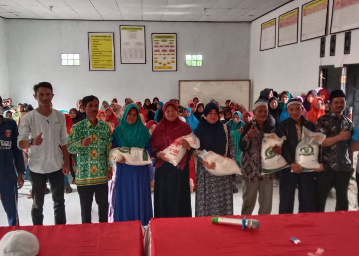 Bulog Salurkan Bansos Beras CPP Tahap ll Pekon Muara Baru