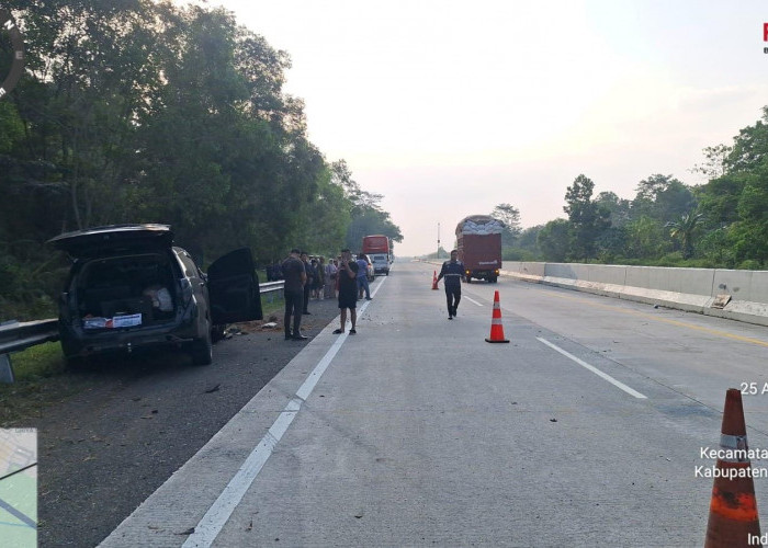 Diduga Mengantuk, Pengemudi Innova Tabrak Microbus di Tol Bakter