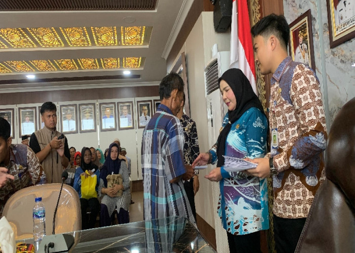 Pemkot Bandar Lampung Salurkan Santunan dan Bantuan Pengobatan untuk 82 Warga