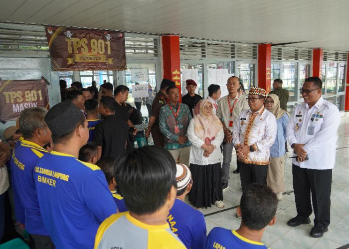 Pastikan Pemungutan Suara Berlangsung Aman dan Lancar, Pj Gubernur Lampung Tinjau Sejumlah TPS