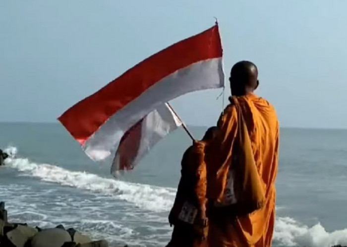 Tak Kuasa Menahan Air Mata, Rombongan Biksu Thailand Disambut Meriah Warga Tegal