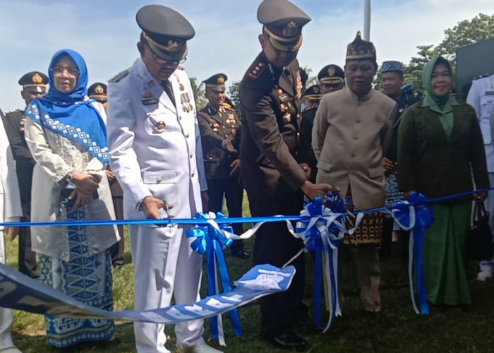 Hadiah HUT ke-10 Kabupaten Pesisir Barat, Polres Launching Pelayanan SIM Keliling