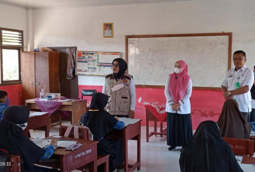 Gandeng Korwil, Camat Batuketulis Tinjau Pelaksanaan Ujian Sekolah 