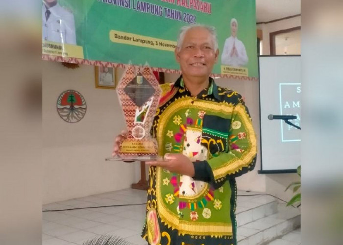 Ketua Kelompok Tani HKm Sumber Sari Terima Penghargaan Kalpataru dari Gubernur Lampung   