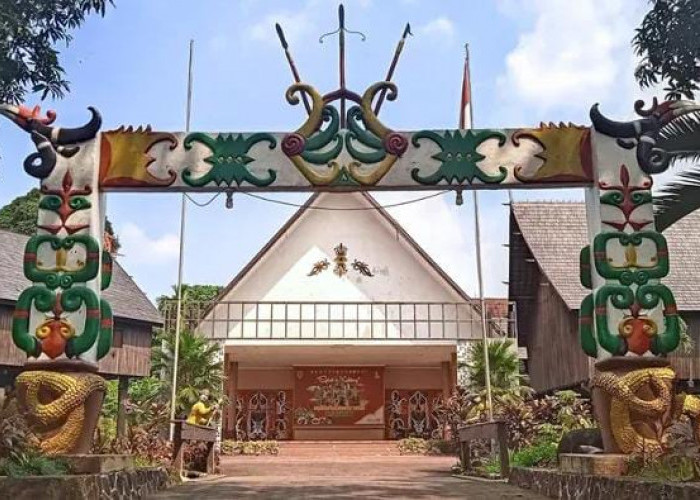 Miniatur Nusantara di Taman Mini Indonesia Indah